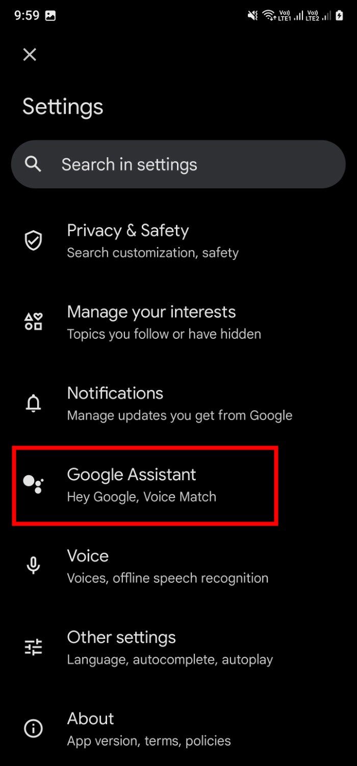 Captura de tela mostrando a opção Google Assistente no Google app
