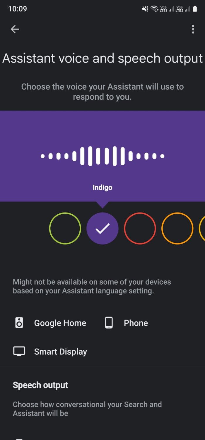 Captura de tela mostrando as diferentes vozes que podem ser escolhidas para o Google Assistente no Google app