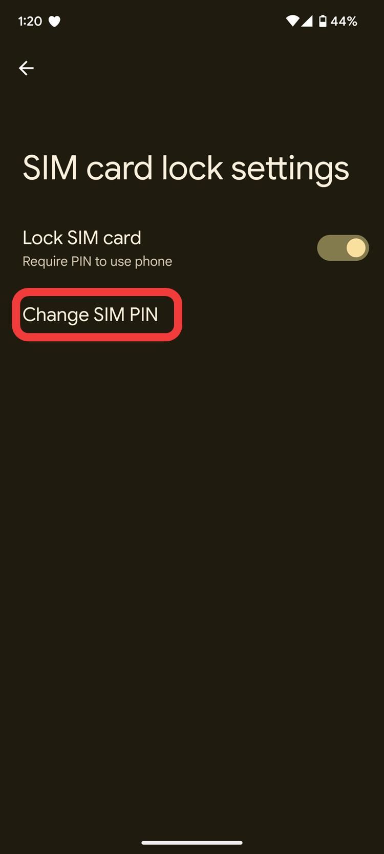 Configurações de bloqueio do cartão SIM em um smartphone Pixel com uma caixa vermelha ao redor da opção Alterar PIN do SIM