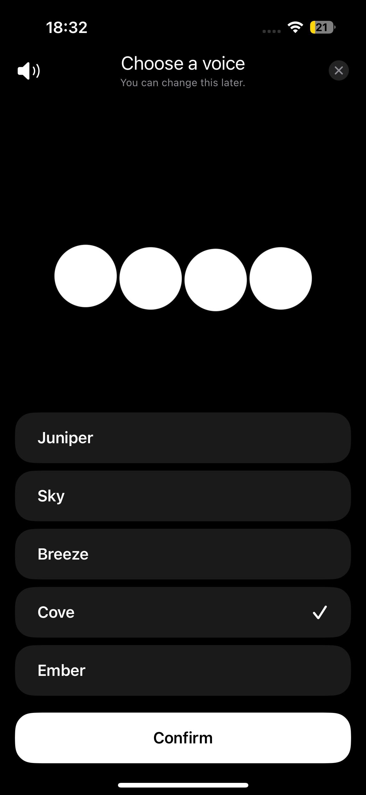Uma tela de seleção de voz no aplicativo ChatGPT, mostrando diferentes opções de voz como Juniper, Sky, Breeze, Cove e Ember, com a opção Cove selecionada.