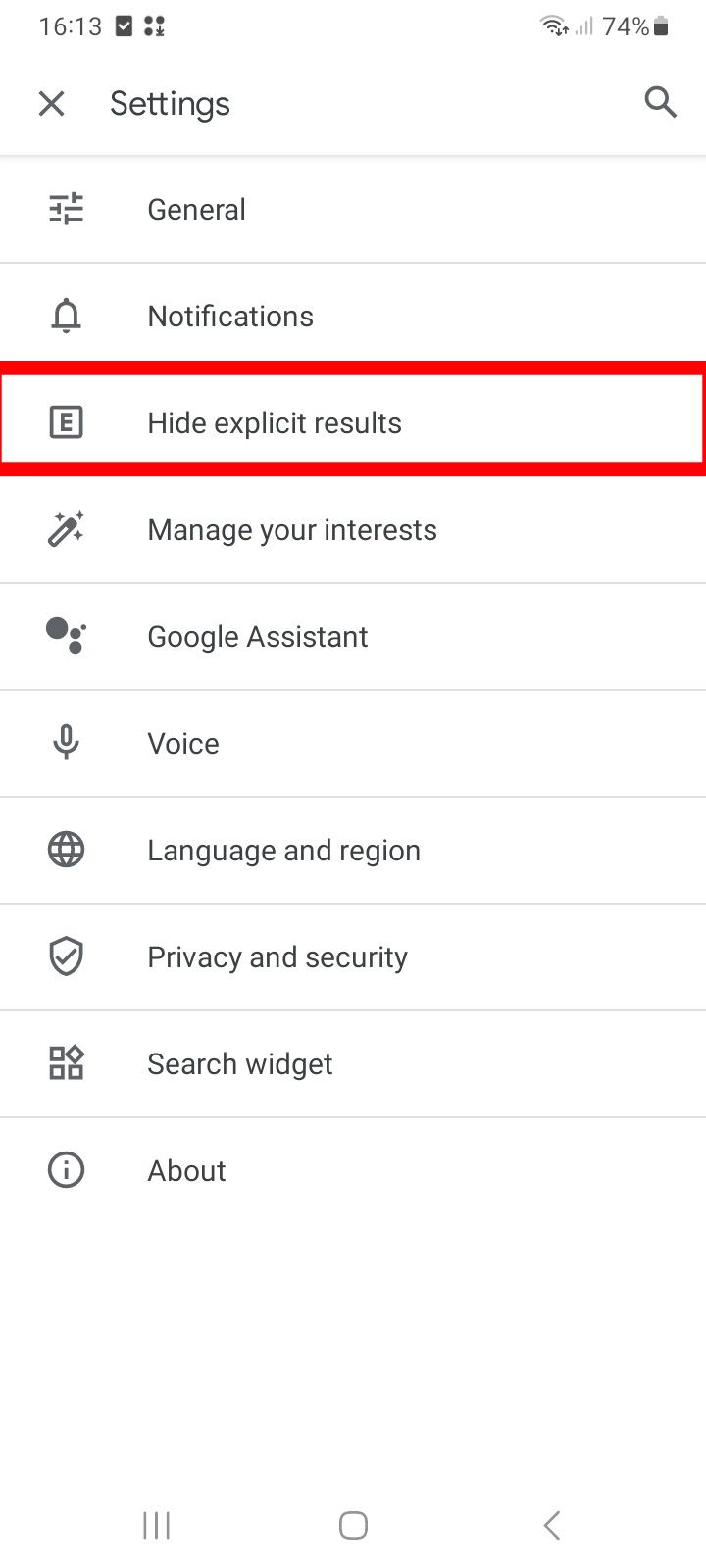 Uma tela de smartphone exibindo o menu de configurações do Google app com a opção 