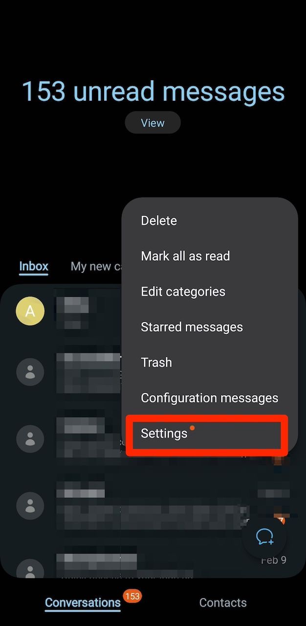 Selecionando a opção Configurações no menu Mensagens Samsung