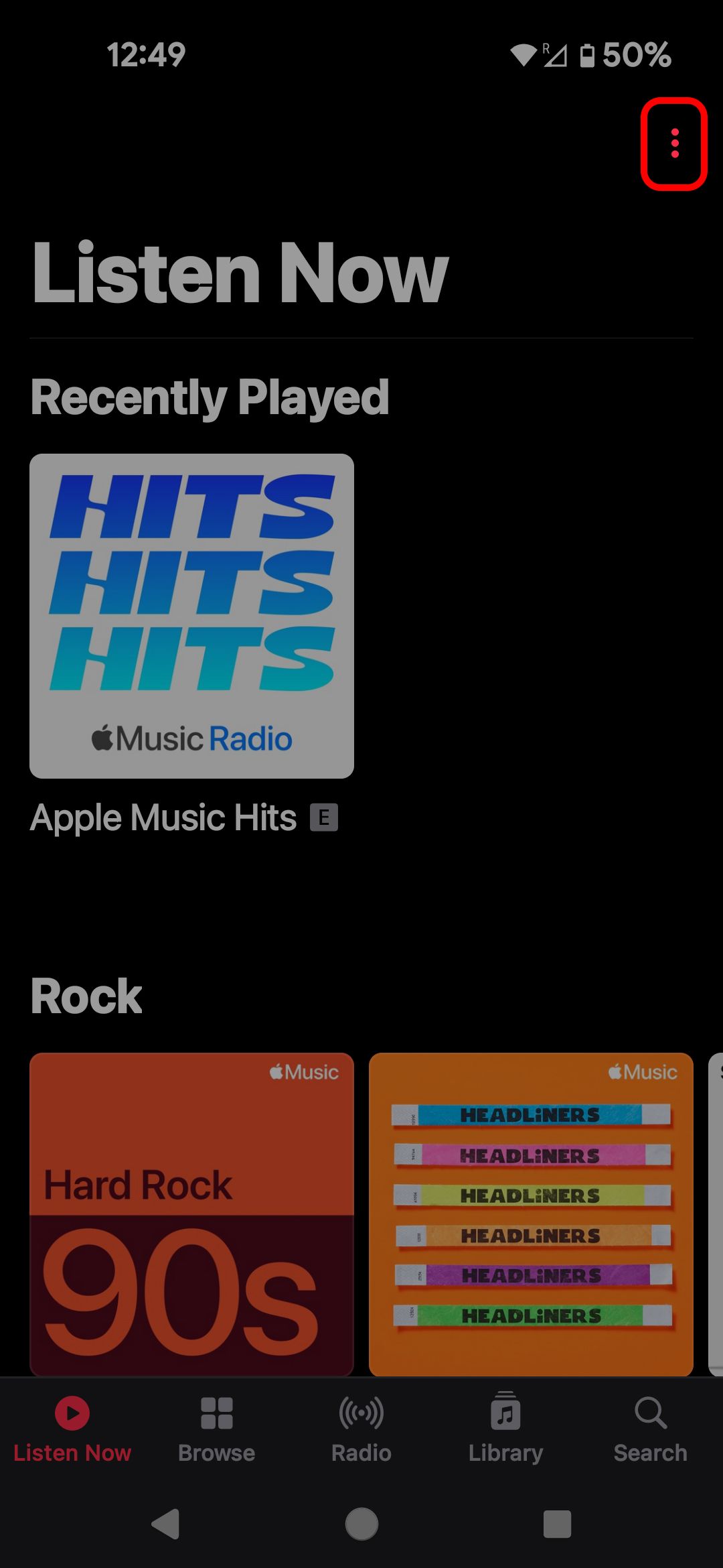Guia Ouvir agora do aplicativo Apple Music para Android destacando o menu de 3 pontos