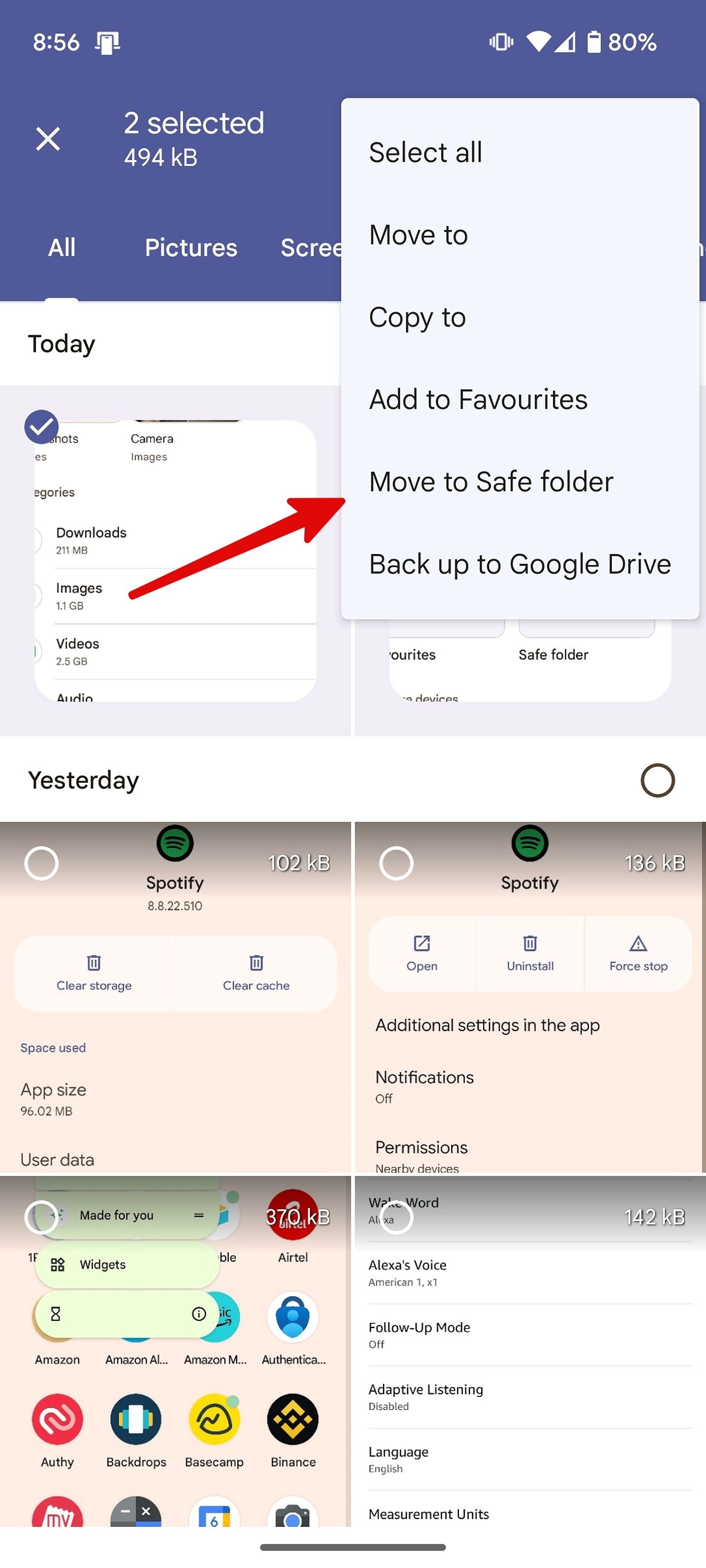Uma captura de tela de alguém movendo arquivos para uma pasta segura no aplicativo Google Files.