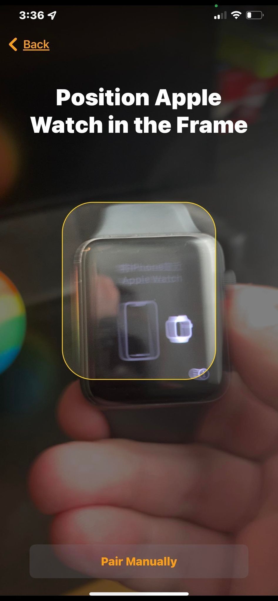 Um Apple Watch sendo posicionado dentro do quadro para emparelhá-lo no aplicativo Apple Watch