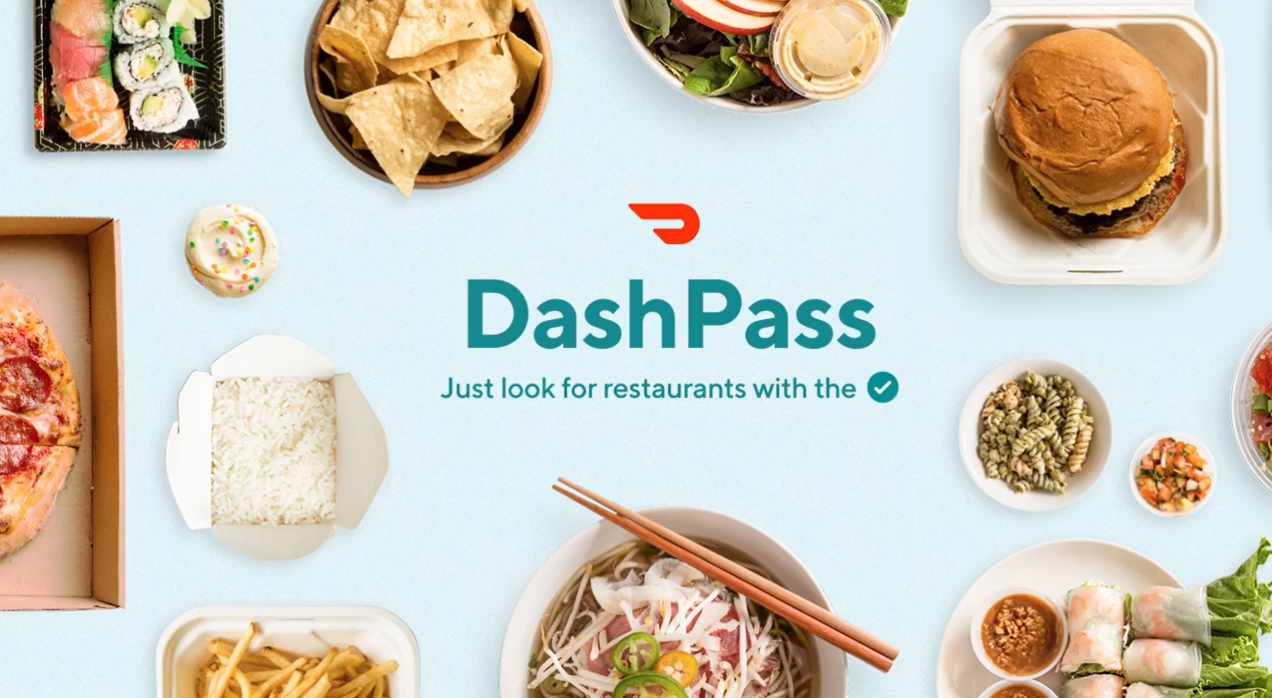 O logotipo do DashPass cercado por diferentes tipos de alimentos