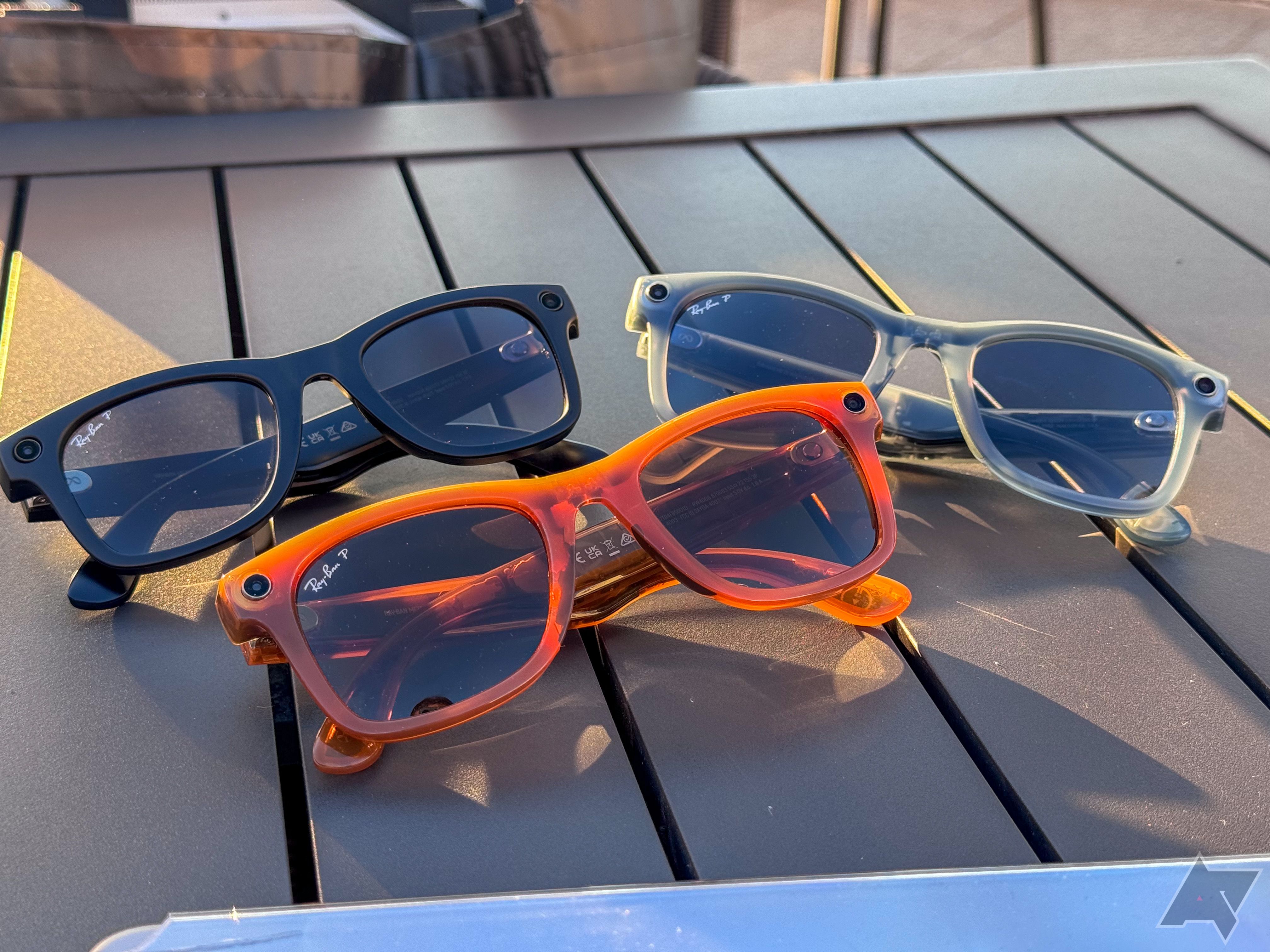 Ray-Ban Meta Blue Jeans, preto e laranja lado a lado