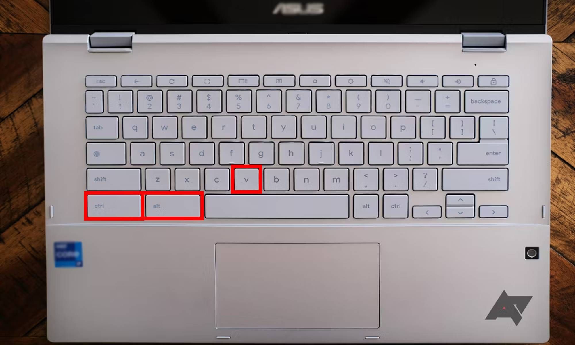 Imagem de um teclado com as teclas ctrl, alt e V destacadas