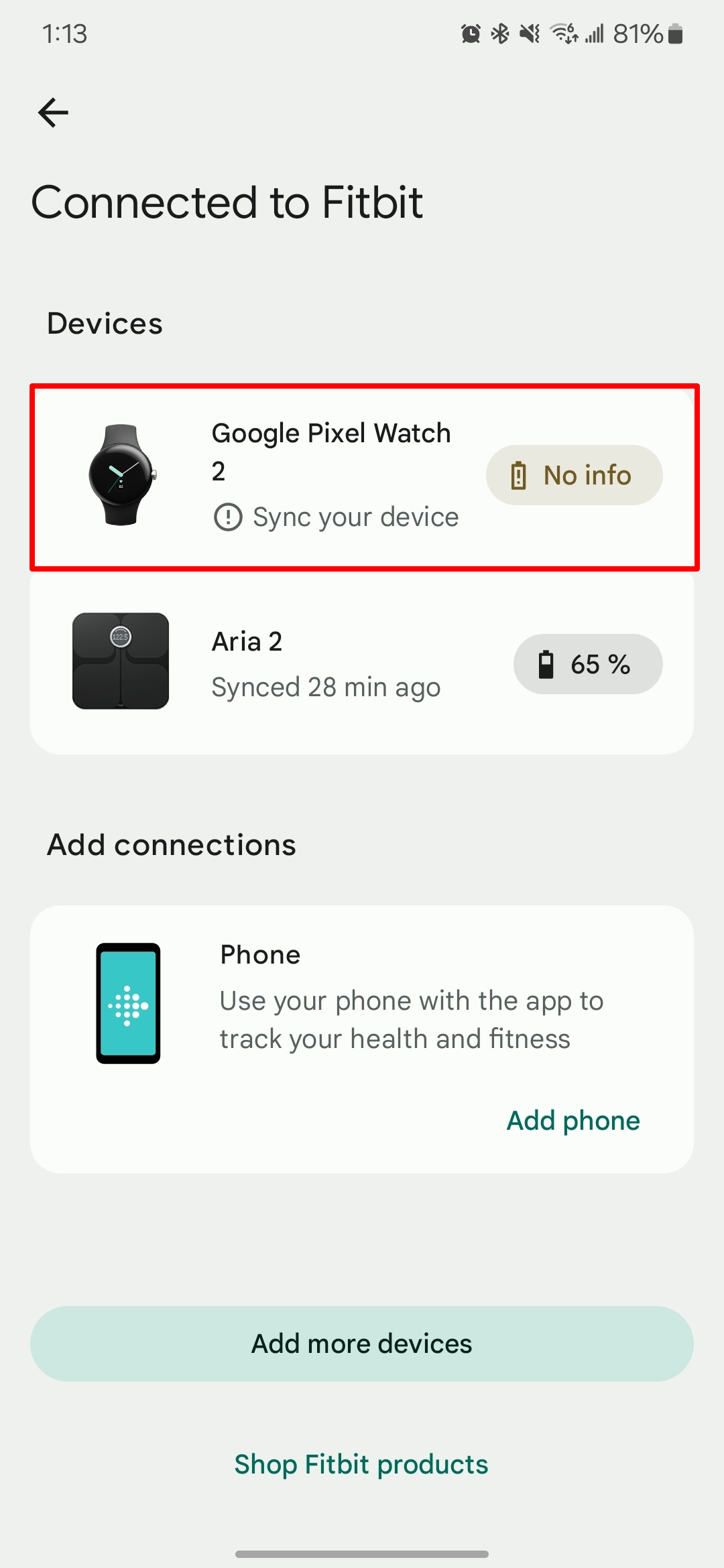 Captura de tela do aplicativo Fitbit mostrando dispositivos conectados com o Google Pixel Watch 2 em destaque.