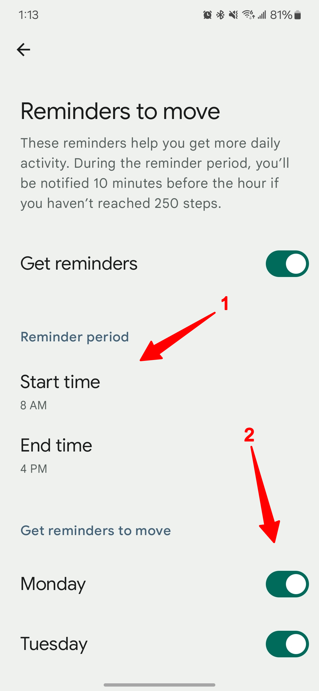 Captura de tela do aplicativo Fitbit com setas apontando para o horário de início e os dias da semana para a movimentação dos lembretes.