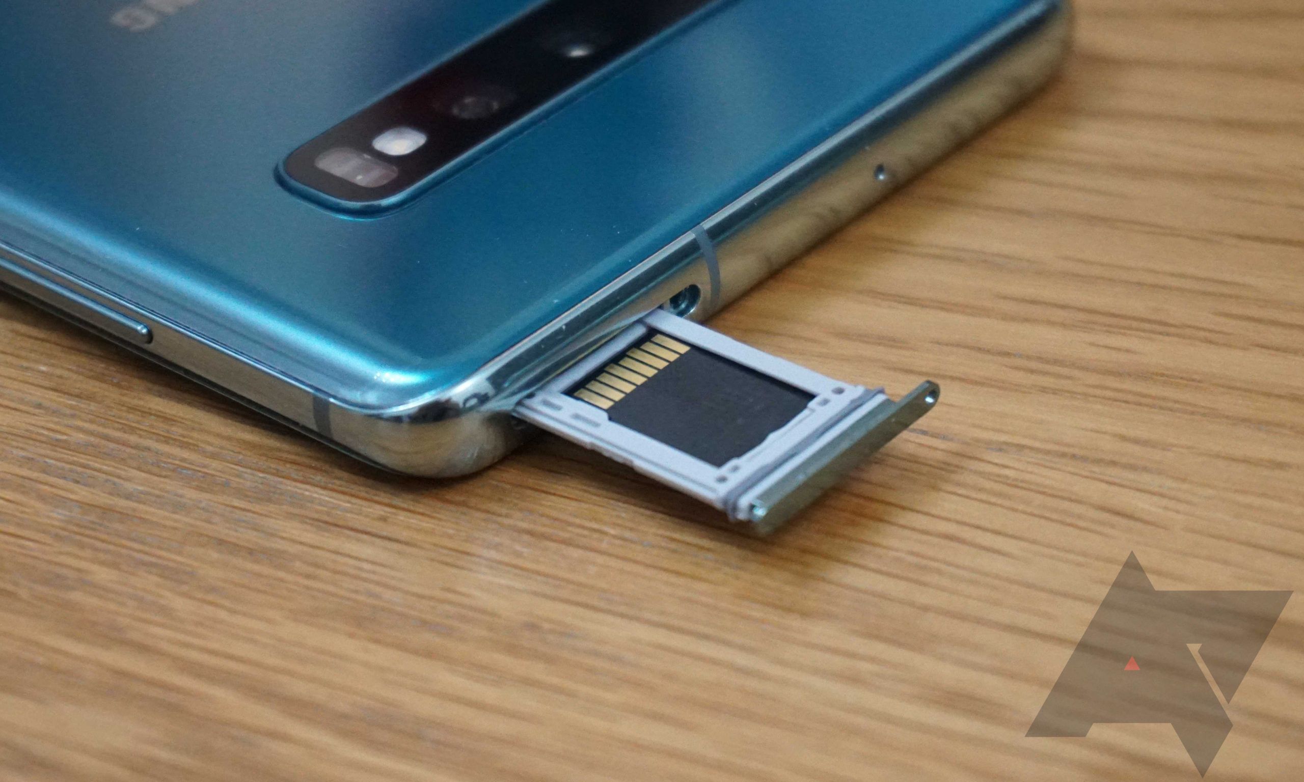 slot de cartão SD estendido no telefone Android