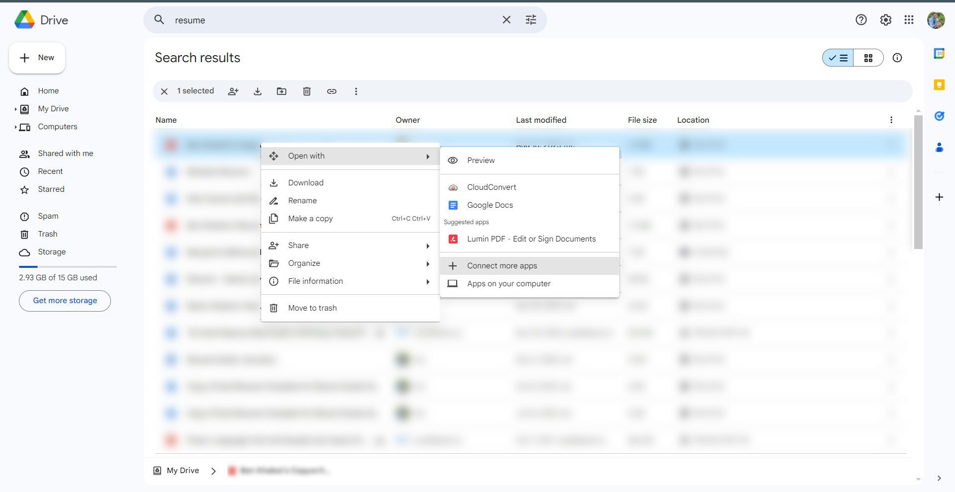 Uma interface do Google Drive com um menu de contexto aberto para um arquivo selecionado.  O menu oferece várias opções, como Conectar mais aplicativos