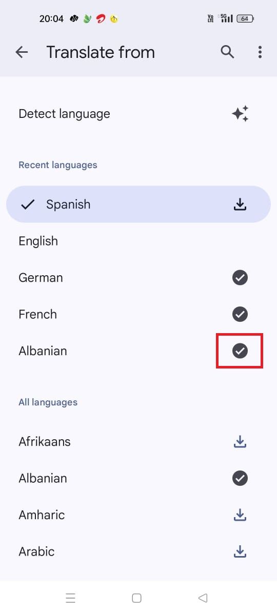 Captura de tela destacando o ícone de marca de seleção no aplicativo Google Tradutor
