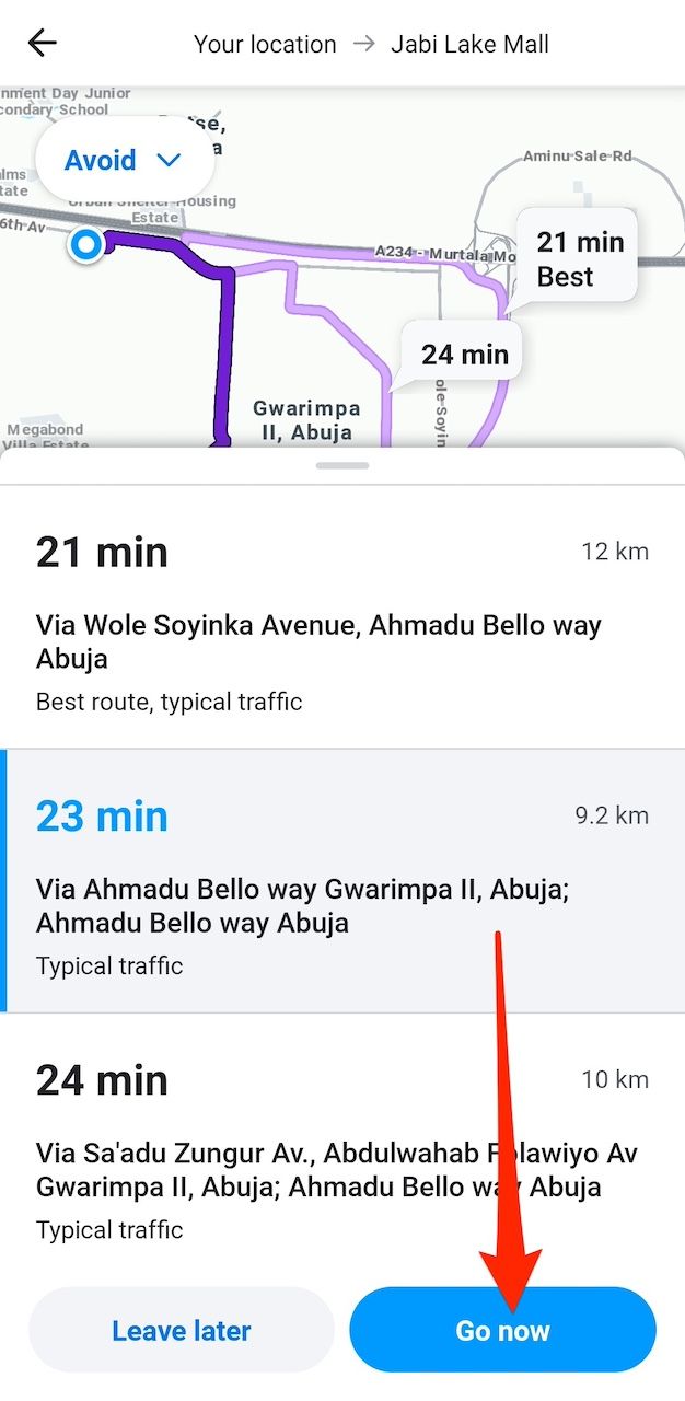 Opções de trajeto para uma viagem no aplicativo Waze