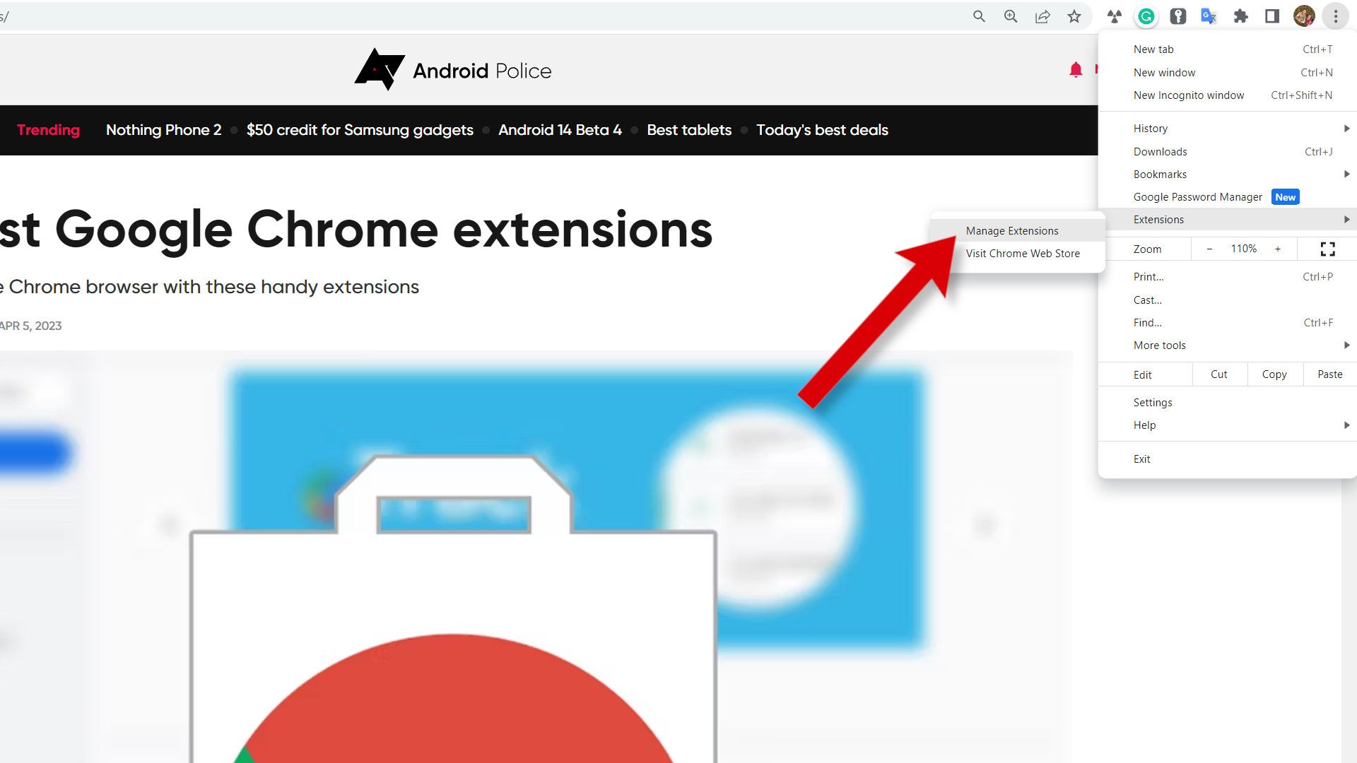 Uma captura de tela de um navegador Chrome com uma seta apontando para a opção de menu para gerenciar extensões