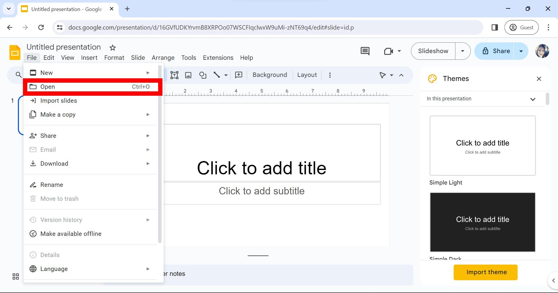 contorno de retângulo vermelho aberto no menu suspenso de arquivo no Google Slides