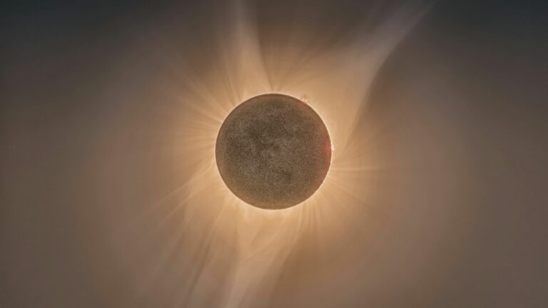 Como fotografar o eclipse de abril, segundo a NASA