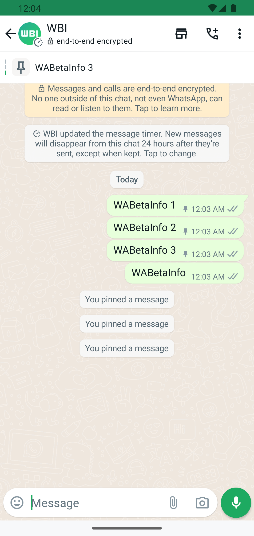 Uma captura de tela mostrando como os testadores beta podem fixar várias mensagens em um bate-papo do WhatsApp