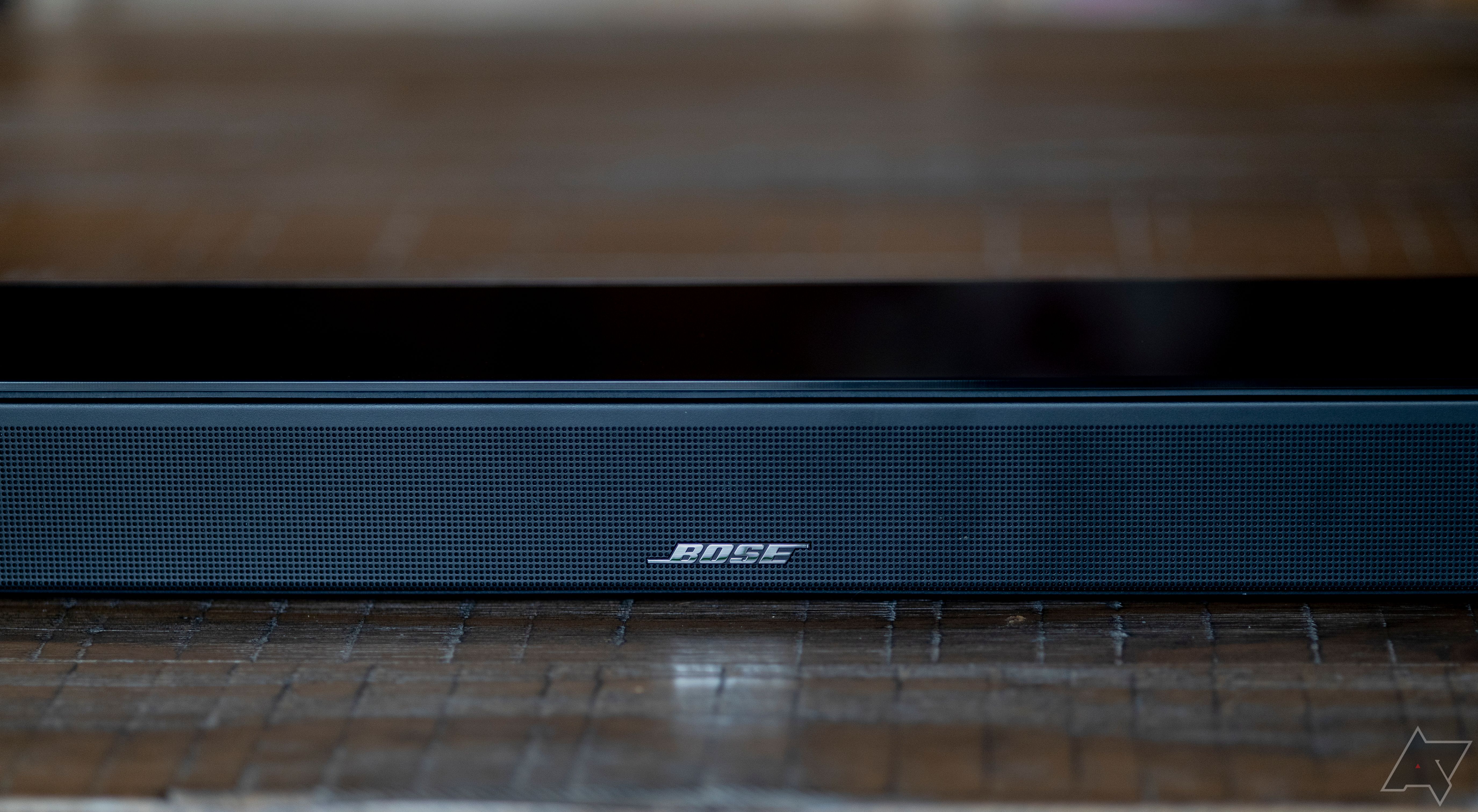 Close do logotipo Bose Smart Ultra Soundbar