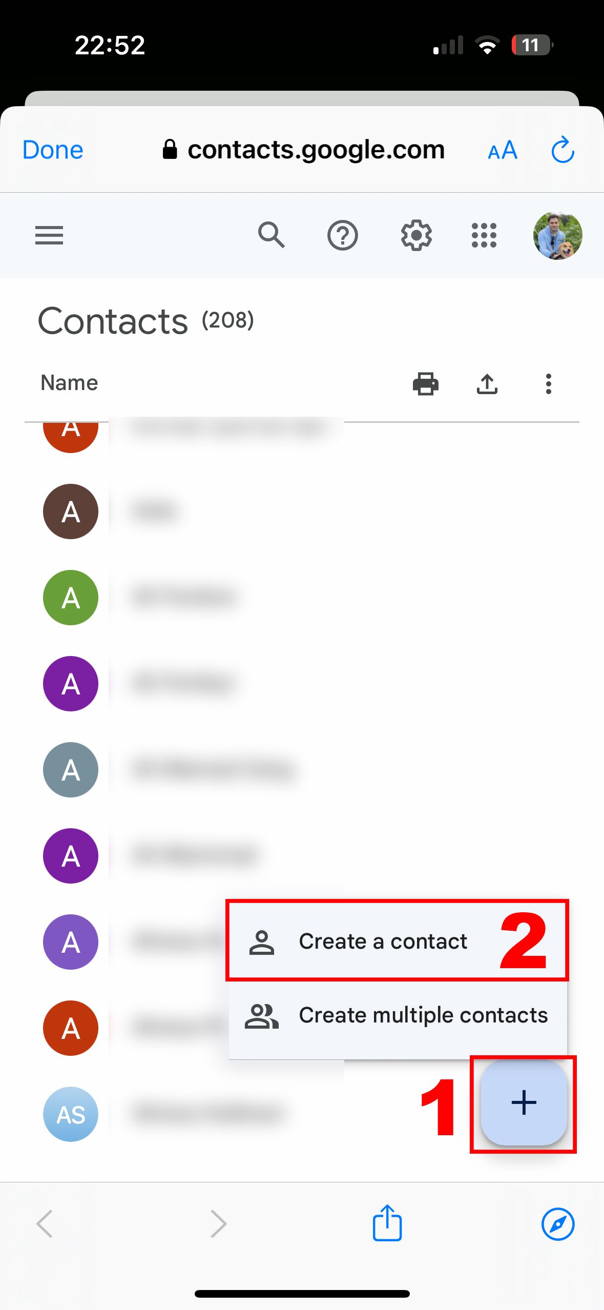 Tela do celular exibindo a lista de contatos nos Contatos do Google com opções para adicionar novos contatos.