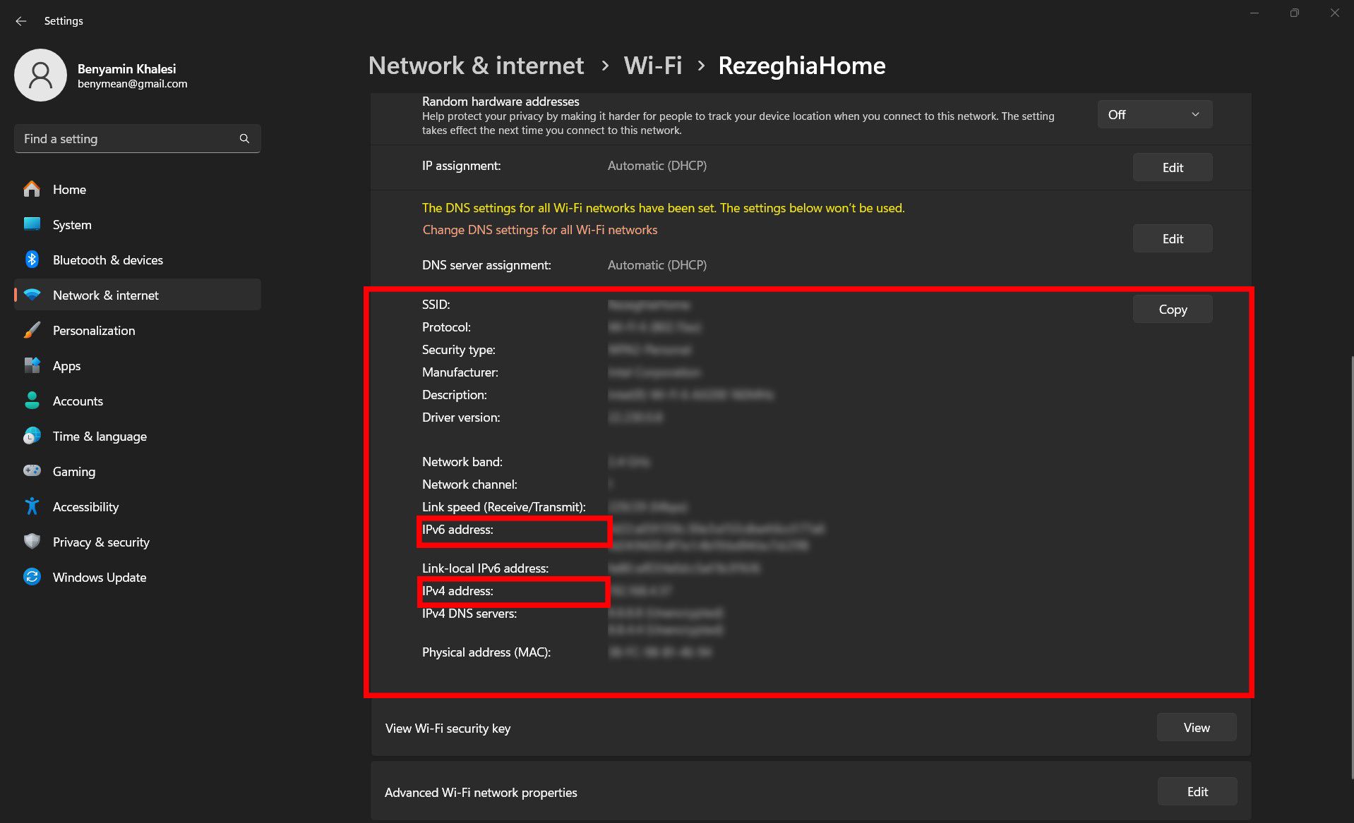 Uma captura de tela das configurações de Wi-Fi para 'RezeghiaHome' em um computador Windows.  Propriedades detalhadas da rede, como SSID, protocolo, tipo de segurança, endereços IPv4 e IPv6 são visíveis.