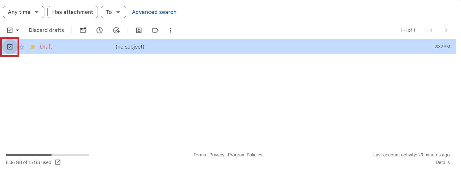 Uma captura de tela do Gmail mostrando como selecionar um e-mail