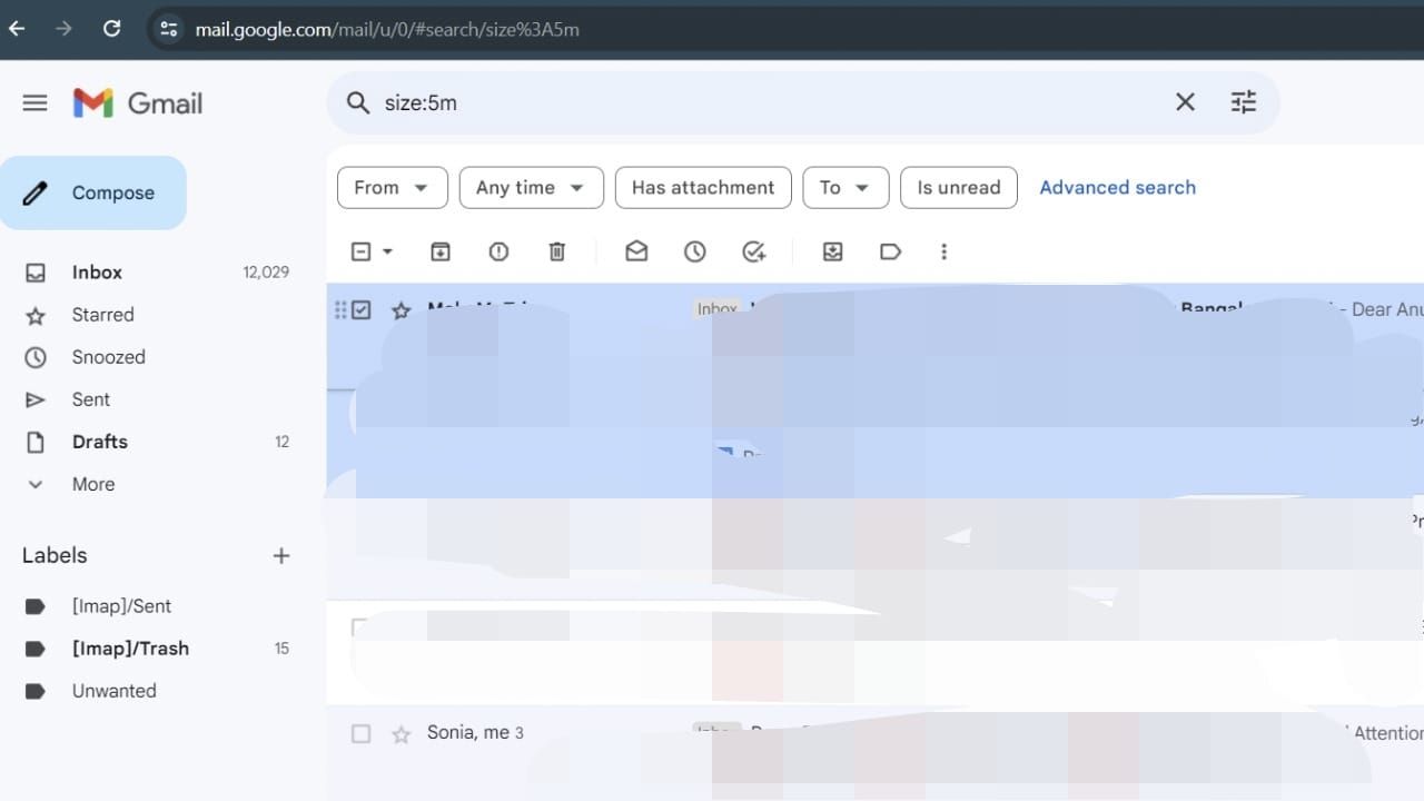 Captura de tela mostrando a opção de pesquisar e excluir e-mails grandes no Gmail