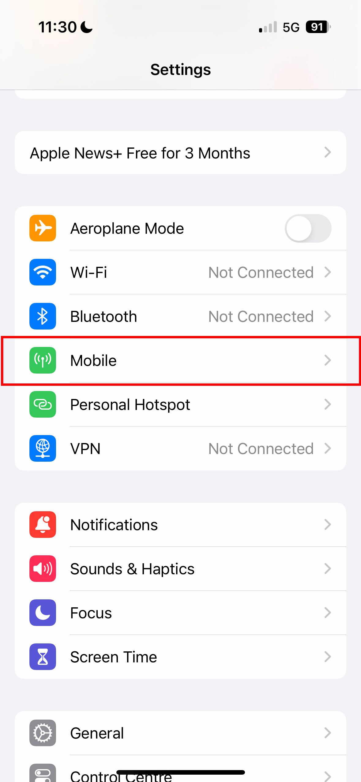   Menu de configurações do iPhone com a opção ‘Celular’ destacada, indicando a seção onde os usuários podem gerenciar as configurações de dados móveis dos aplicativos.
