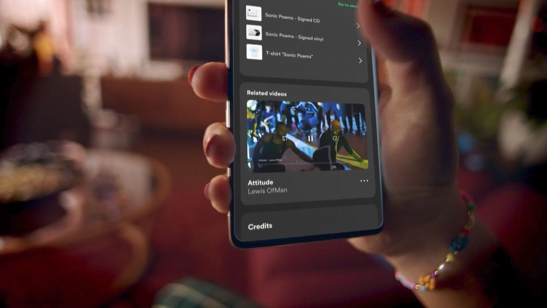 vídeo promocional de vídeos musicais do Spotify ainda no dispositivo na mão