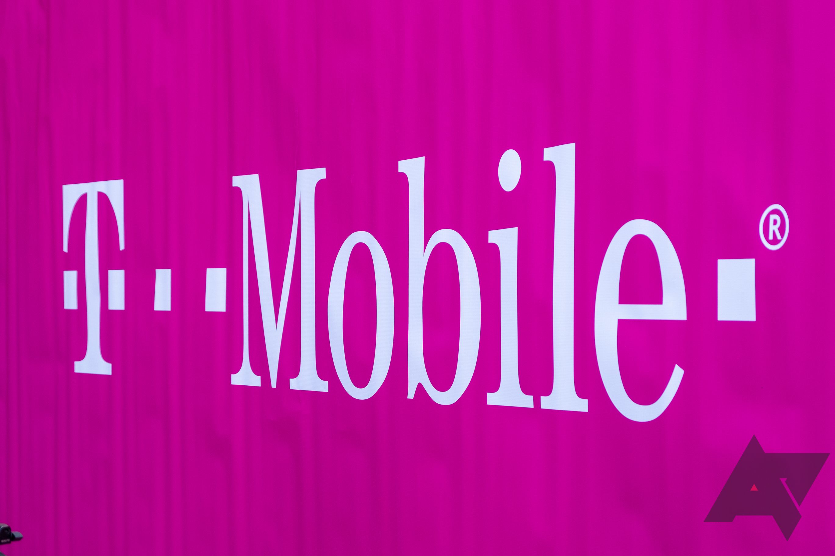Logotipo da T-Mobile na cortina