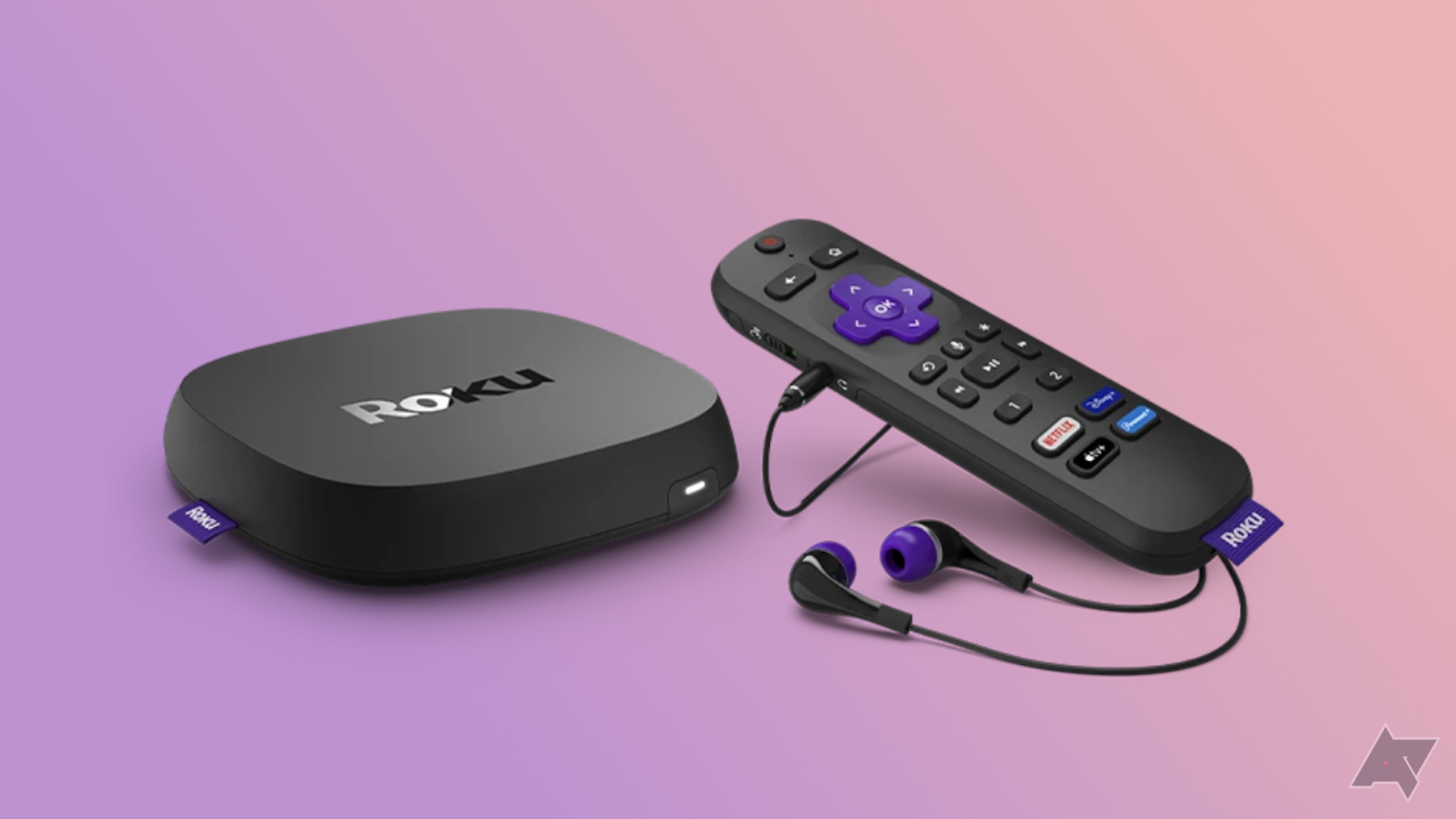 Um Roku Ultra, controle remoto e fones de ouvido em um fundo roxo