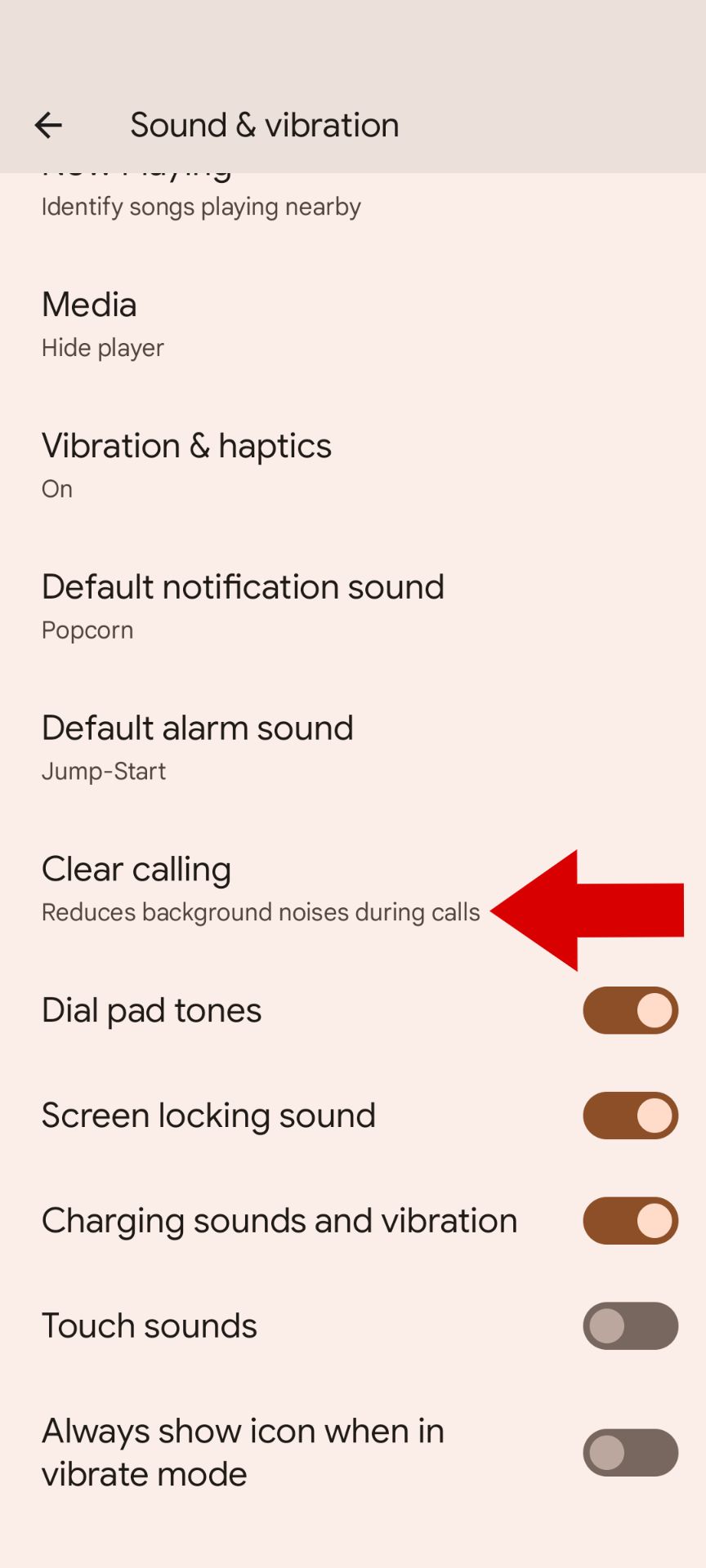 A seção Som e vibração no menu Configurações de pixel com uma seta vermelha apontando para a seção Limpar chamada