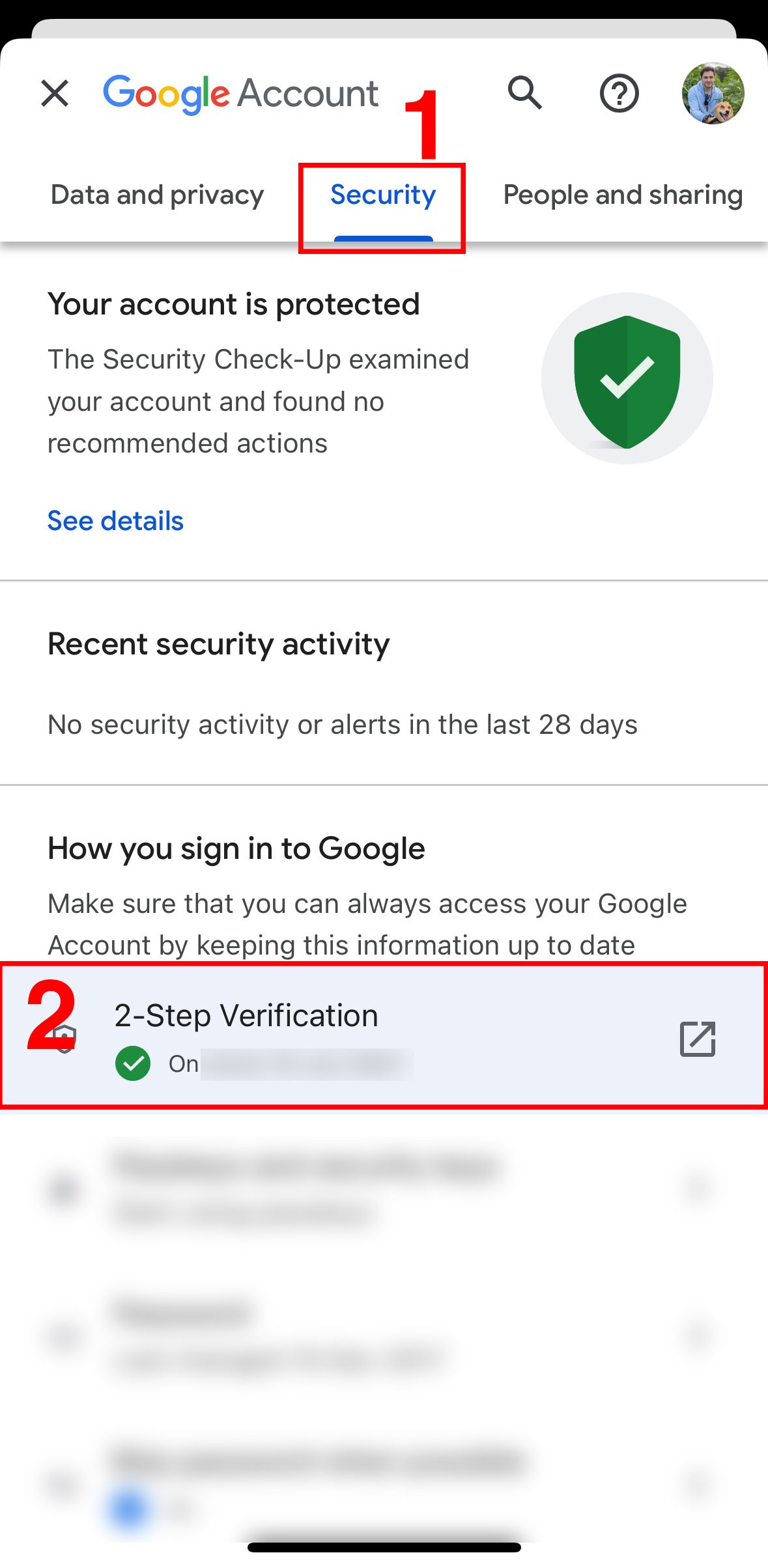 Seção de segurança da Conta do Google mostrando a verificação em duas etapas ativada e nenhum alerta de segurança recente.