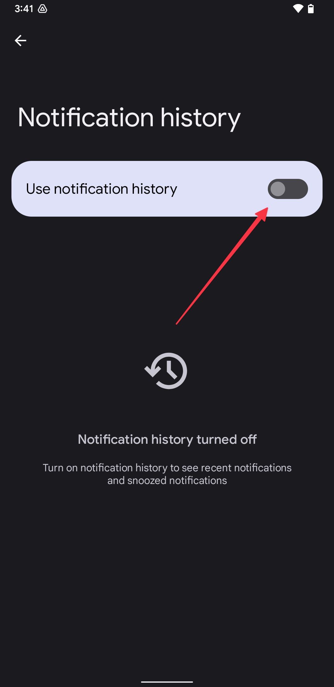 As configurações do histórico de notificações em um telefone Google Pixel com uma seta vermelha apontando para o botão Usar histórico de notificações