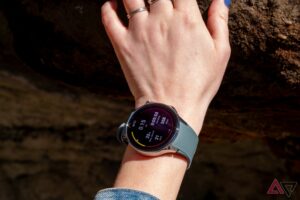 A atualização do OnePlus Watch 2 traz novos aplicativos, mostradores de relógio e muito mais