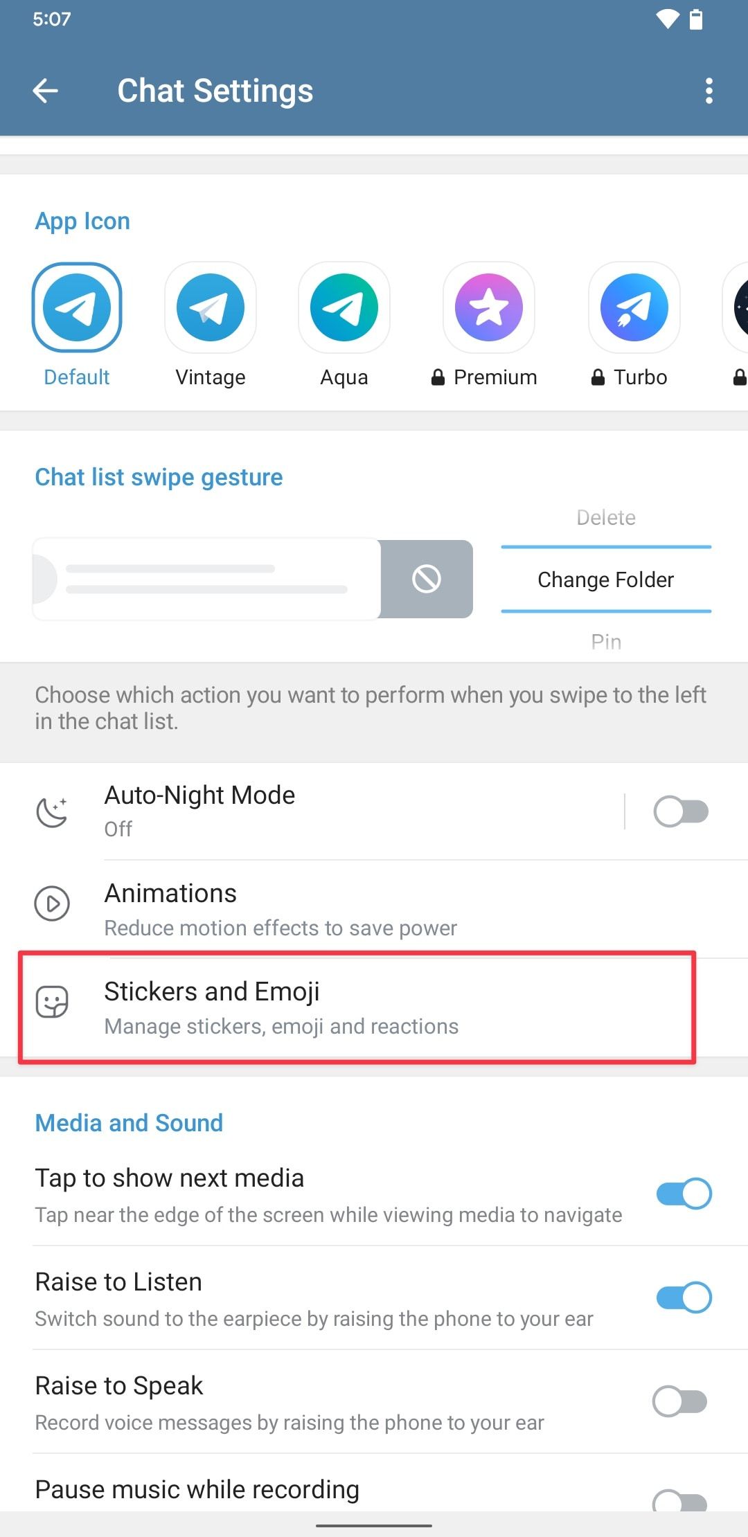 Captura de tela da página de configurações de bate-papo do Telegram mostrando a opção de adesivos e emojis