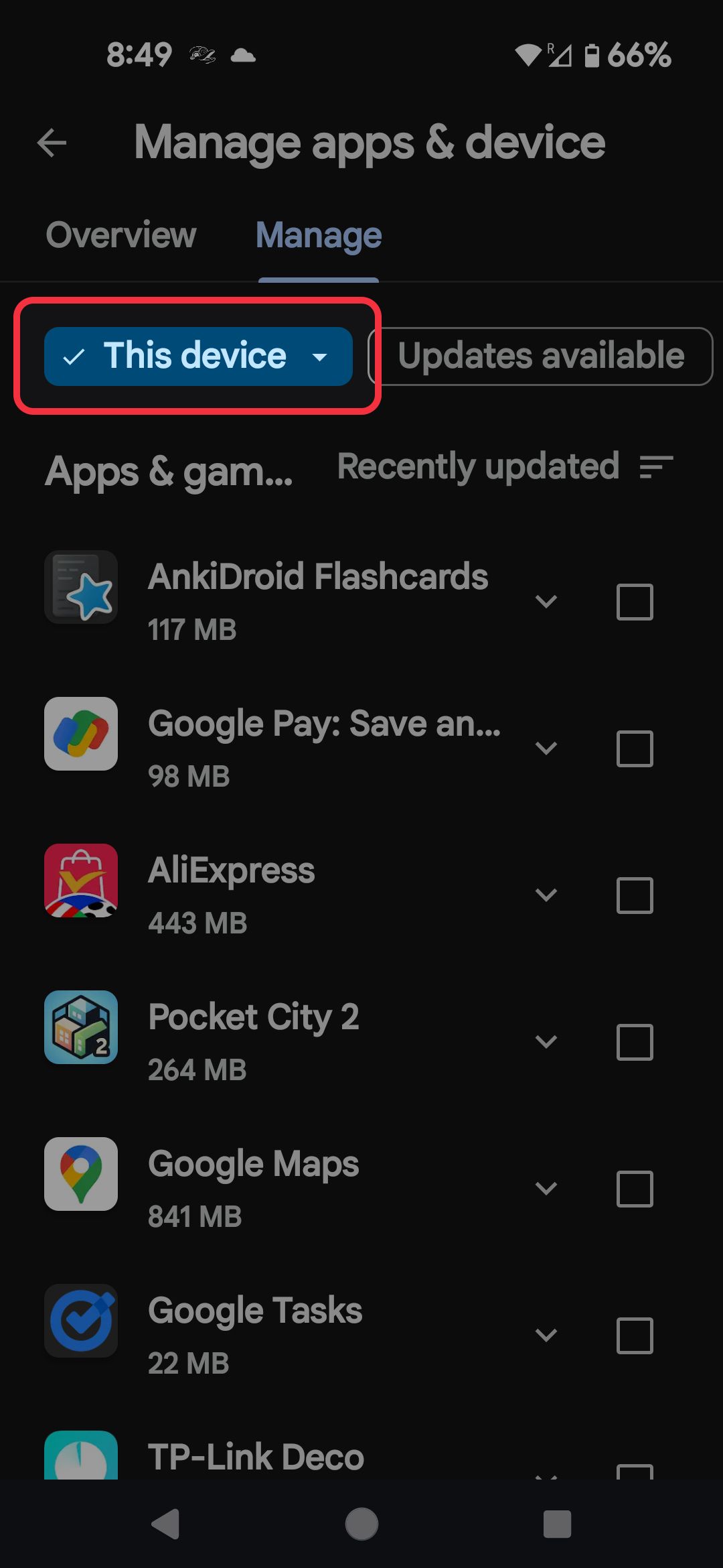 Menu Gerenciar aplicativos e dispositivos da Google Play Store destacando a caixa de seleção de dispositivos