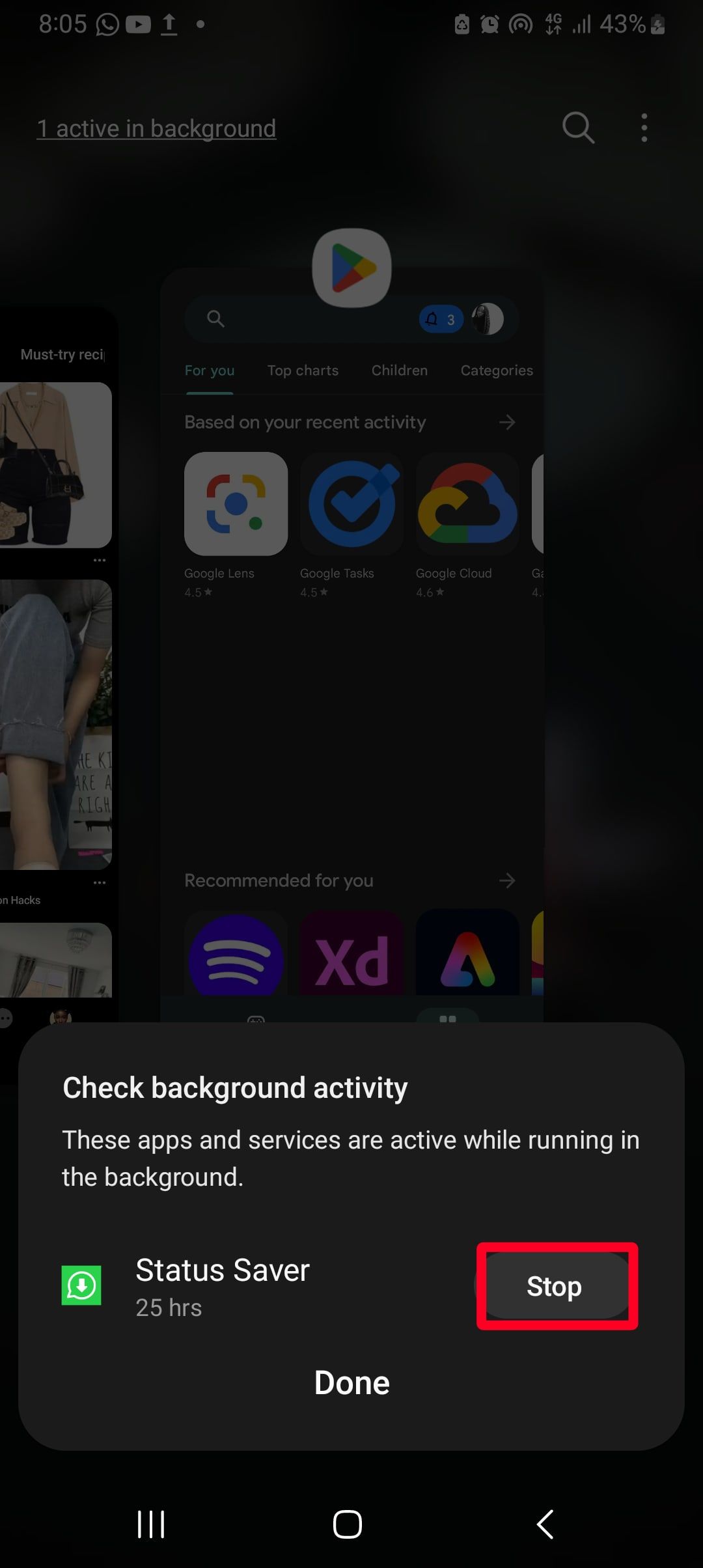 contorno de retângulo vermelho destacando a opção de parada para verificar a atividade em segundo plano no menu Visão geral do aplicativo no smartphone Android