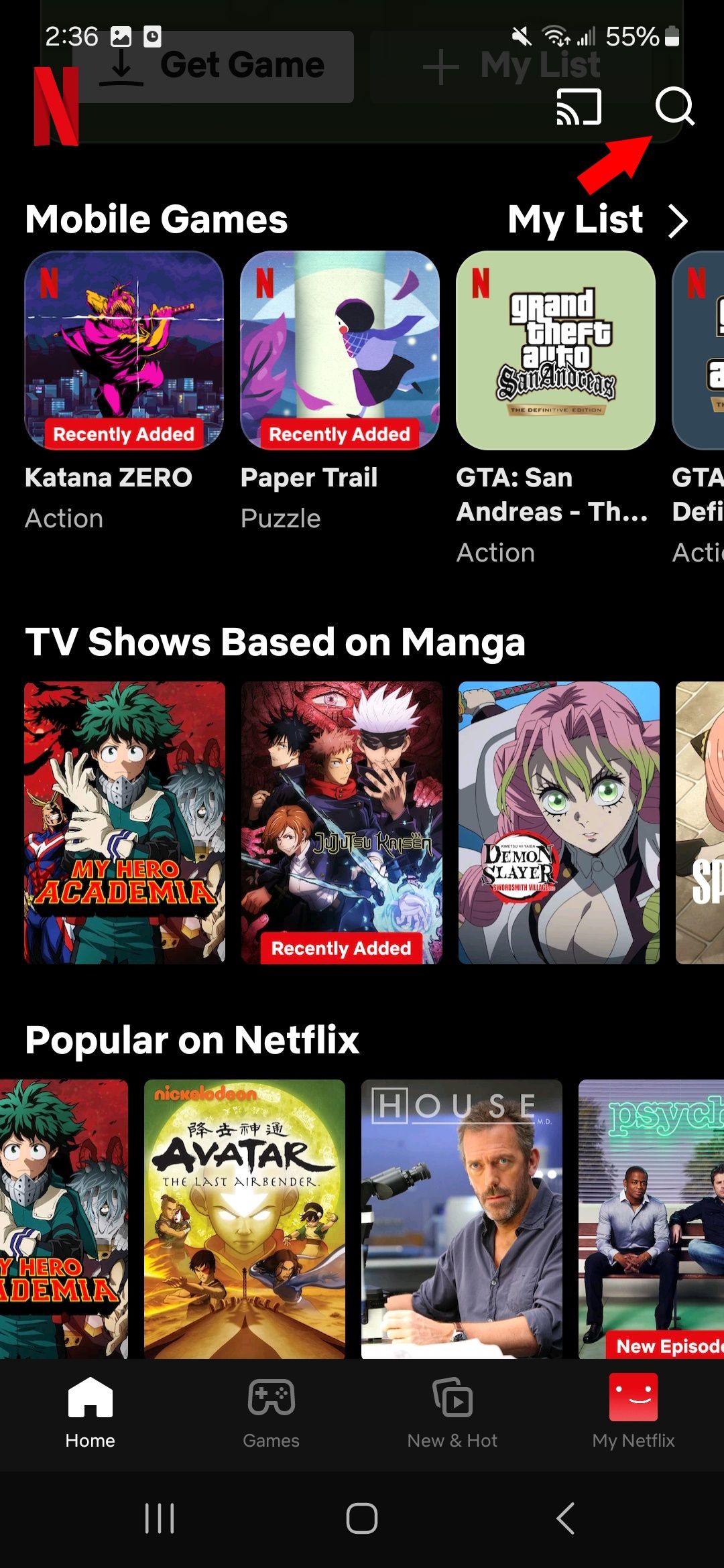 seta sólida vermelha apontando para o ícone de pesquisa na página inicial do aplicativo Netflix