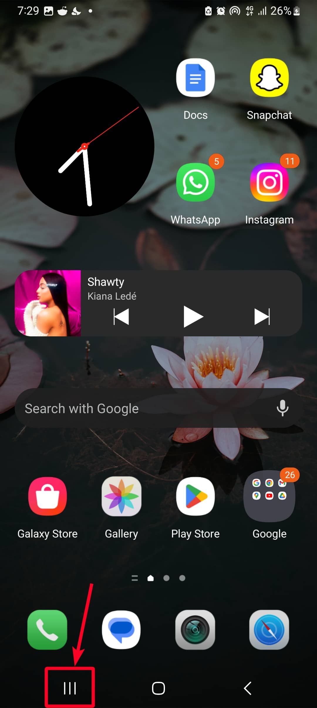 Tocar no botão Visão geral na tela inicial do smartphone Android