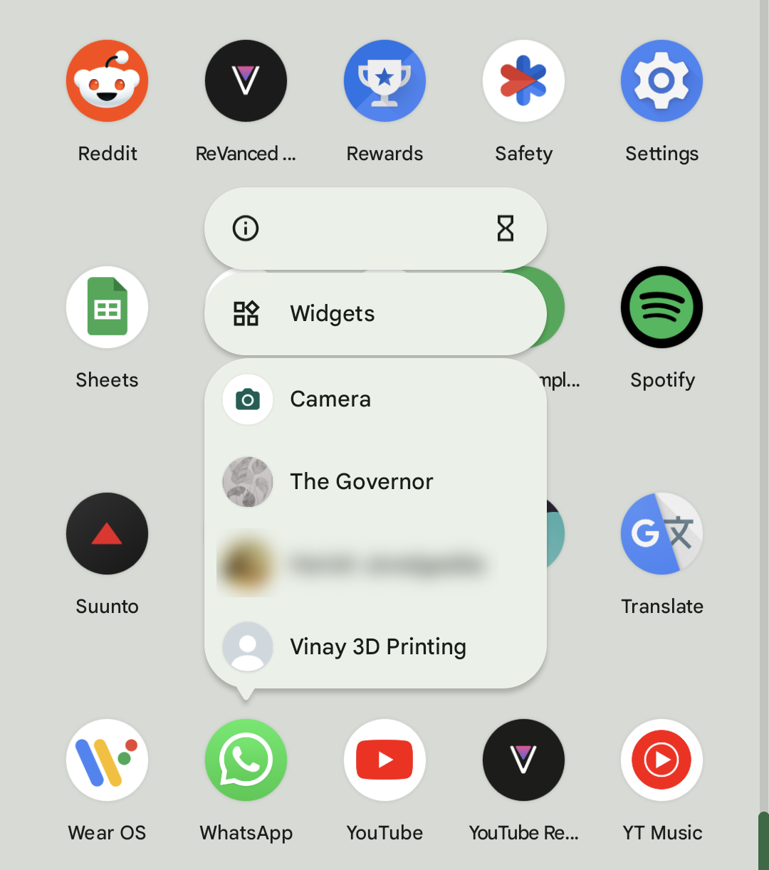 Captura de tela do WhatsApp mostrando o ícone do aplicativo selecionando o menu na gaveta de aplicativos
