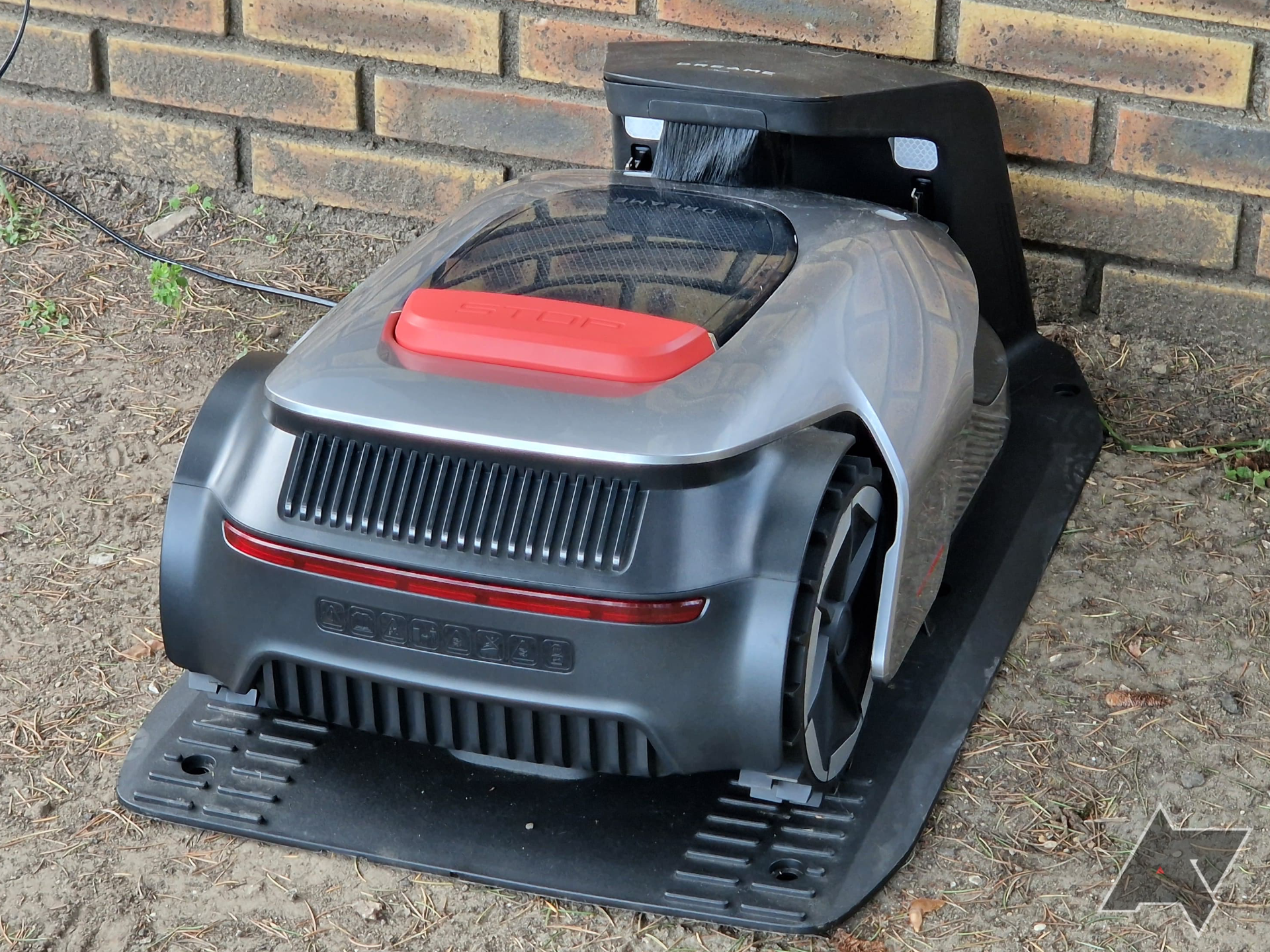 Leia a vista da doca Dreametech Robotic Mower A1