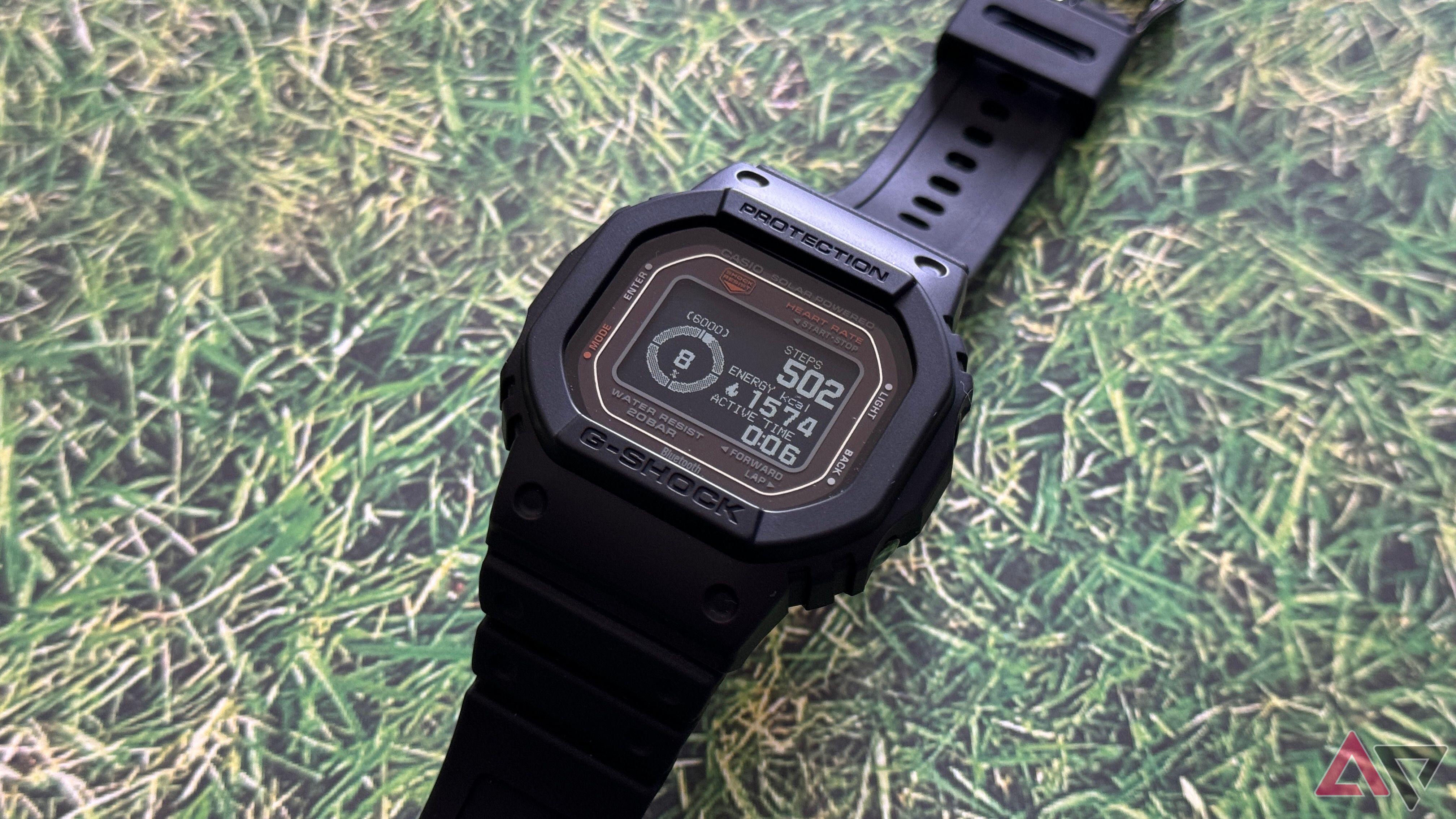 G-Shock Move DWH5600 exibindo informações de rastreamento de saúde
