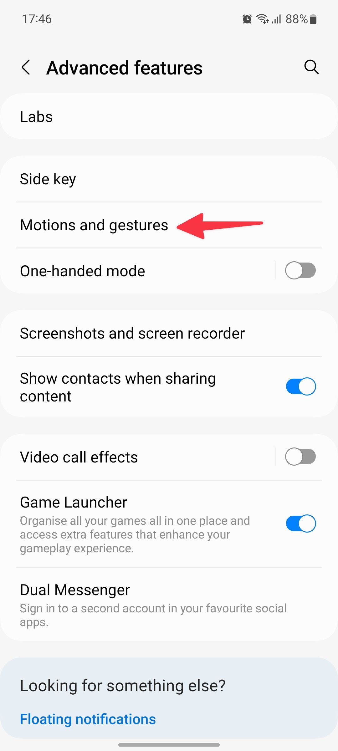 Captura de tela mostrando a opção Movimentos e gestos no telefone Samsung Galaxy