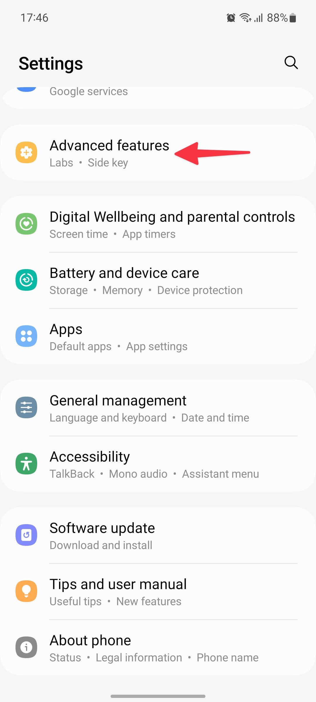 Captura de tela mostrando a opção Recursos avançados no telefone Galaxy