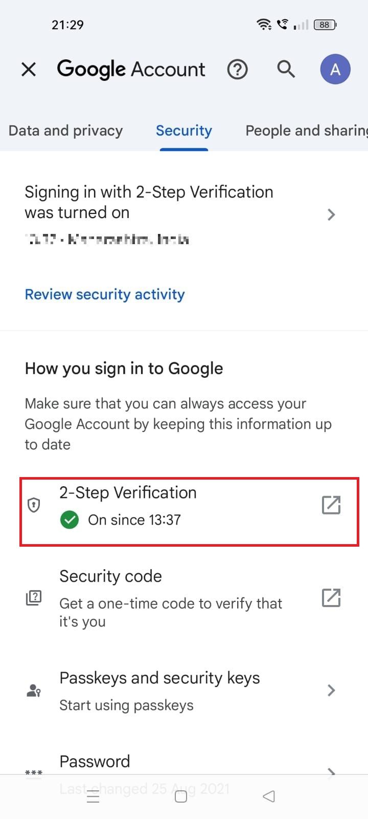 Captura de tela destacando a verificação em duas etapas nas configurações da conta do Google