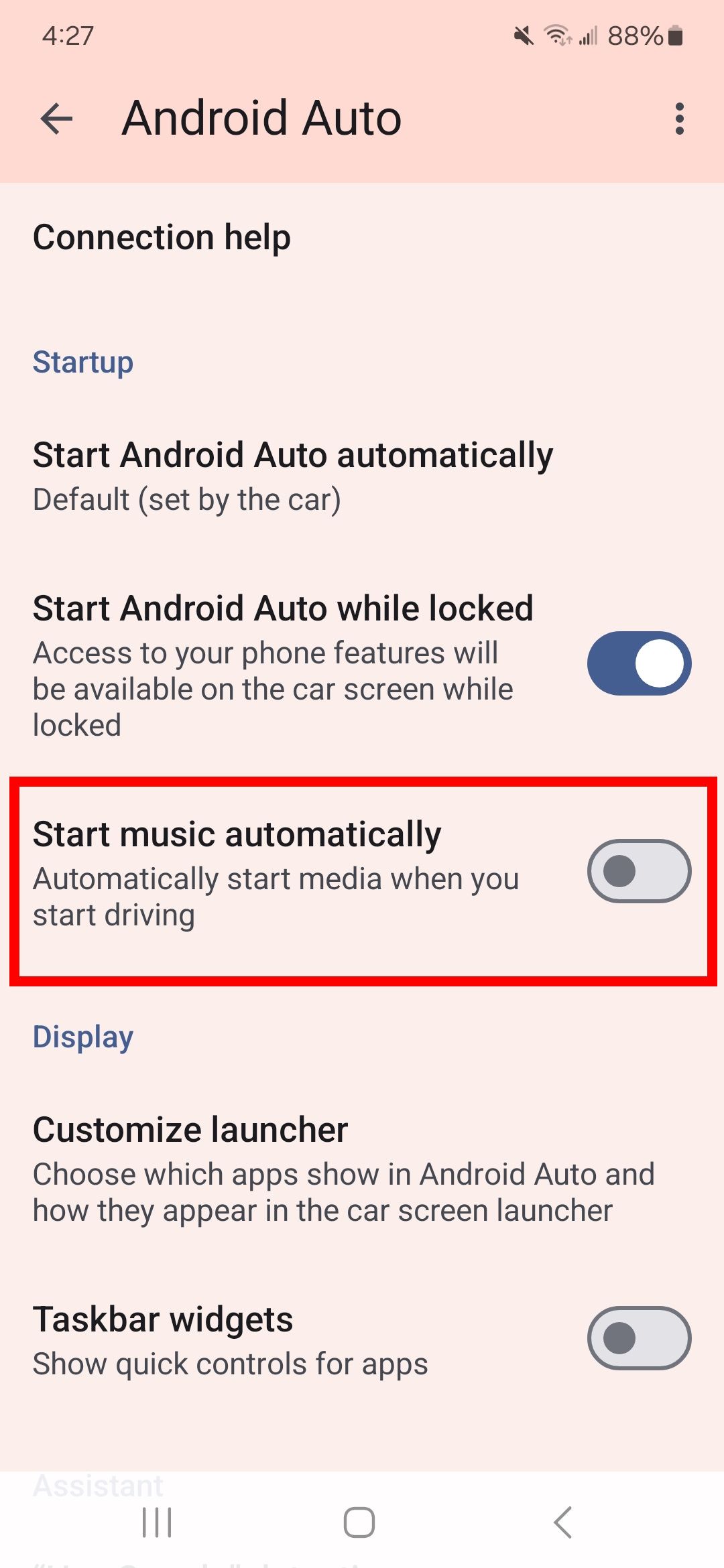 o contorno do retângulo vermelho sobre o início da música alterna automaticamente no aplicativo Android Auto