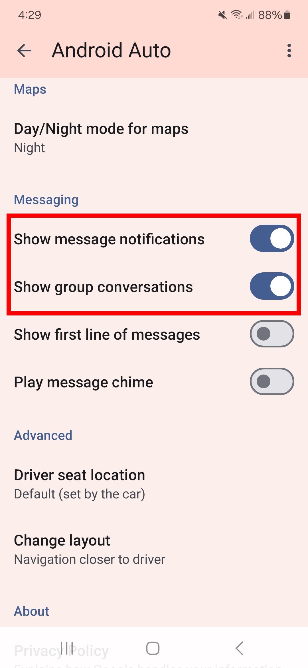 contorno de retângulo vermelho sobre mostrar notificações de mensagens e mostrar alternância de conversas em grupo