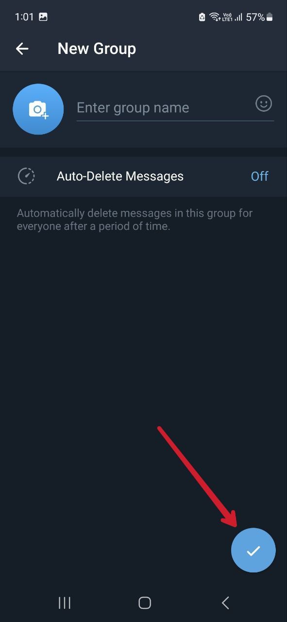 Captura de tela mostrando uma marca de seleção para salvar o nome do grupo e a foto do perfil no aplicativo Telegram para Android