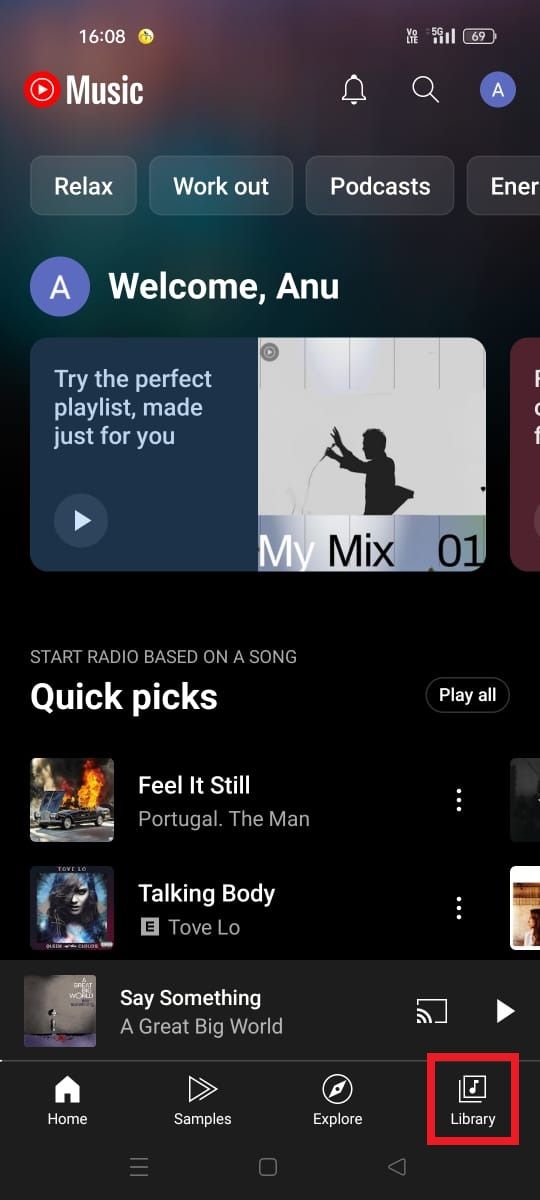 Captura de tela destacando a Biblioteca no app YouTube Music